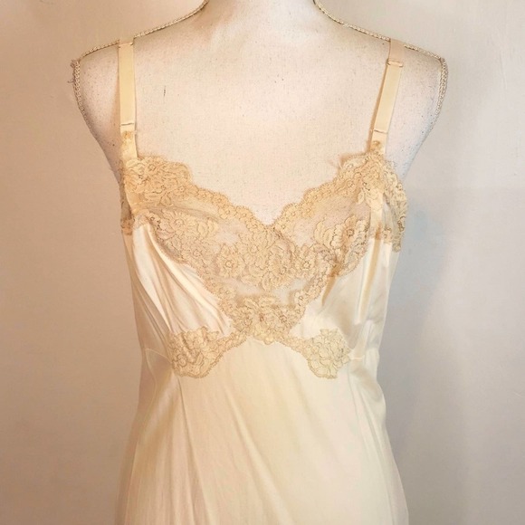 Vintage Ivory Slip - Picture 4 of 8